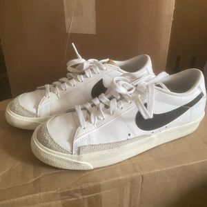 NIKE BLAZER LOW ‘77 VINTAGE MENS 6 WOMENS 7.5 or 8 WHITE SAIL BLACK YELLOW CHECK